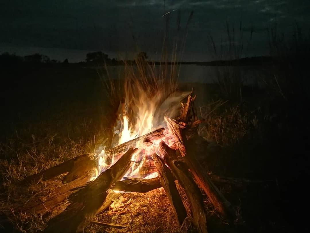Askiesbos - Samochima Bush Camp Shakawe Ngoại thất bức ảnh