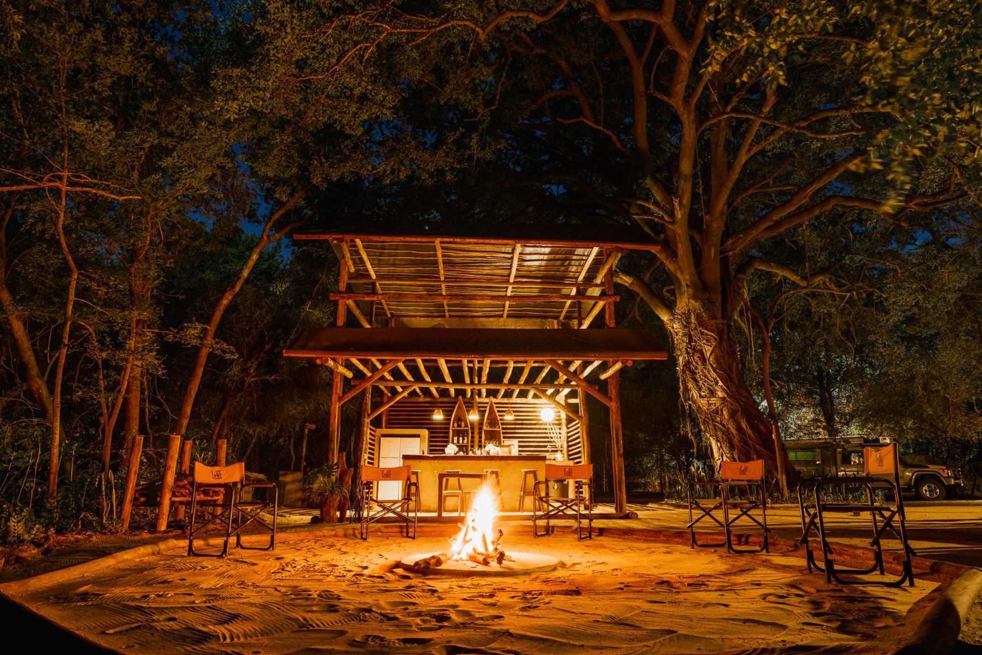 Askiesbos - Samochima Bush Camp Shakawe Ngoại thất bức ảnh