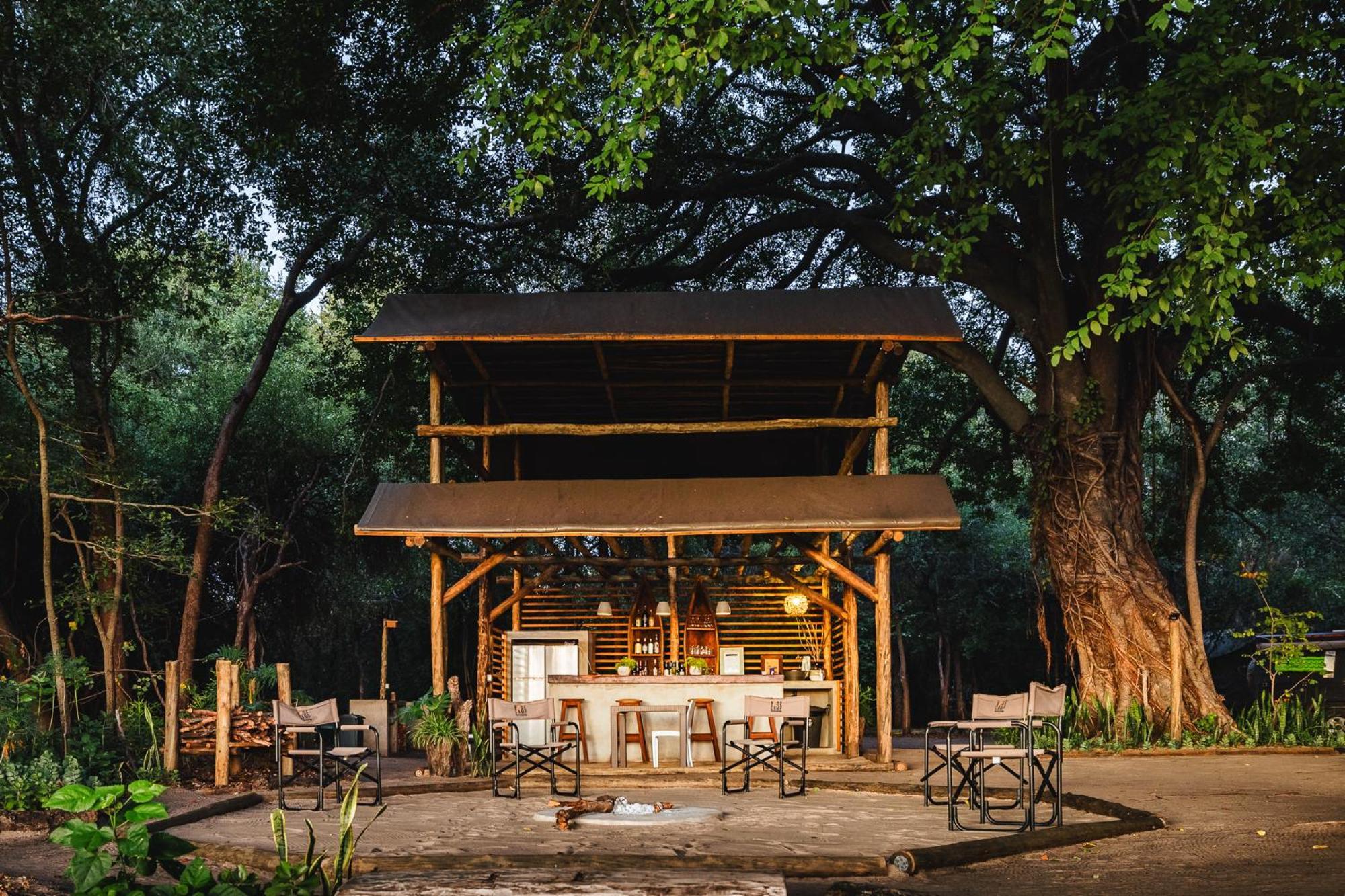 Askiesbos - Samochima Bush Camp Shakawe Ngoại thất bức ảnh